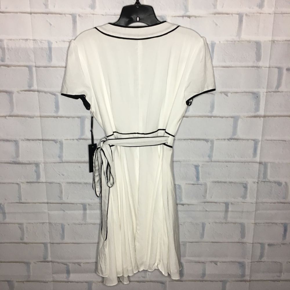 ❗️$15 SALE❗️Lulus Short Sleeve Wrap Tie Dress White w/ Black Trim Size Medium - Picture 3 of 5